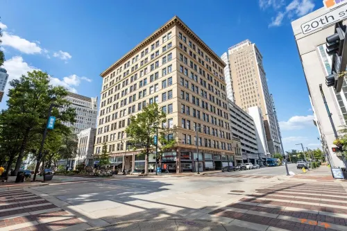 Optimum - Downtown Oasis!