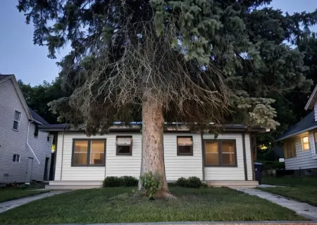 Charming 3-bedroom townhome with fitness room and AC in lovely Mankato Отели рядом с достопримечательностью «Парк Сибли»