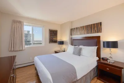 Comfortable 1BR Retreat in Downtown. Fully Equipped with Wi-fi and Parking Space Các khách sạn ở 