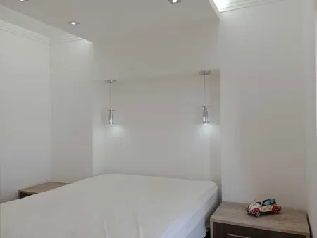 HIGH STANDARD APARTMENT IN GUILHERMINA FACING THE SEA WITH AIR CONDITIONING