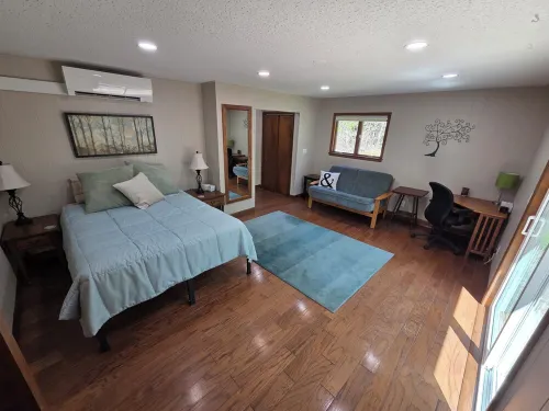 Creekside Forest Retreat 100M Wifi and IR Sauna Hotels in Sanilac Township