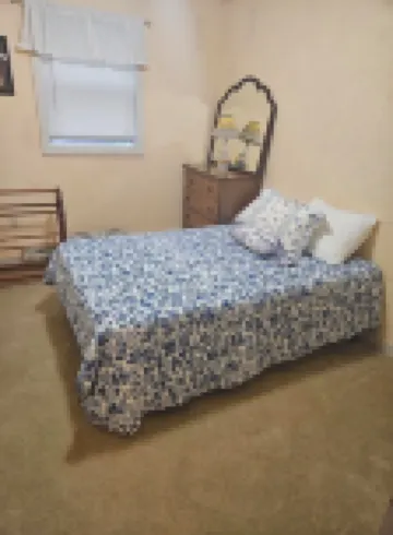 Charming 3-bedroom cabin in Casco with Sebago Lake access and a dock. キャスコのホテル