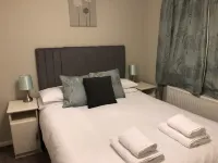 Stunning 3 bedroom lodge overlooking the West Lyn River.