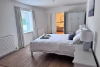 19th century disability accessible 5-bedroom villa free private secluded parking Hotels in 