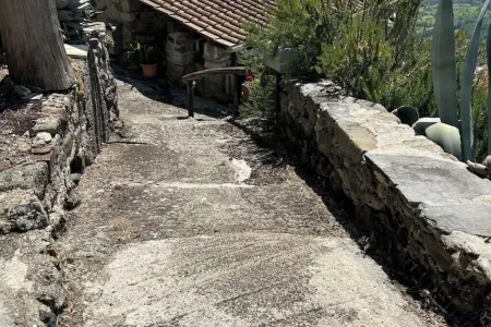 House in the hamlet with panoramic terrace and private garden, between sea and mountains!