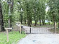 Romantic Barn Retreat - 7 Acres Near Gainesville, Firepit & Springs Hotels in Alachua