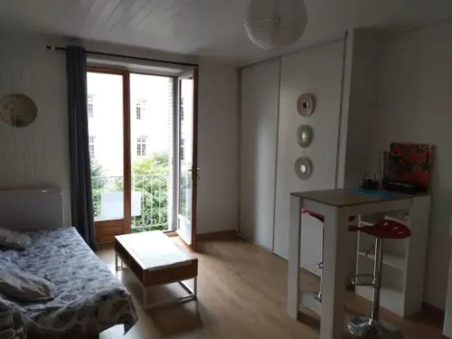 Studio with balcony - view of esplanade-centre ville