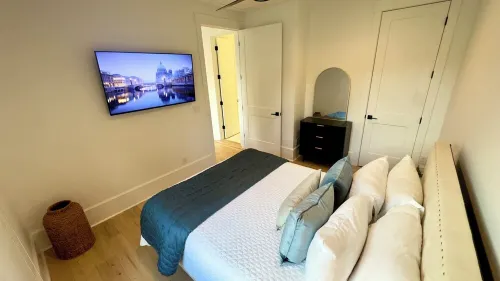 Clean, Stylish 1 Bedroom Apartment - Minutes from Downtown Alpharetta/Avalon