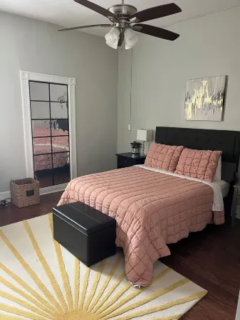 2 Rooms -2 Queen Beds Apartment in Pleasant Richmond with AC, WiFi Отели рядом с достопримечательностью «Университет Ричмонд»