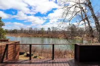 Cozy 3-bedroom cabin in charming Crosslake with WiFi and AC