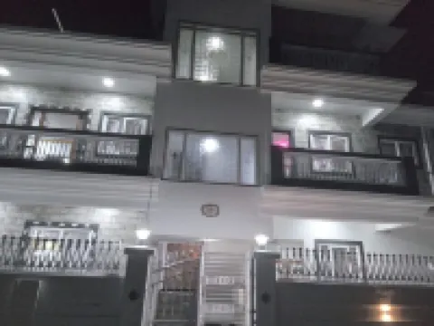 Cozy home with lake view Hotels near Shri Kamakshi Temple