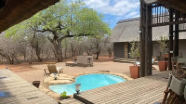 Exceptional location since located directly on the edge of the savannah.