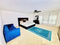 Spacious 5-bedroom house in beautiful Indianapolis with WiFi, AC