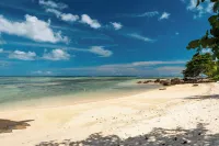 Aran Apartments - Enfys: Modern, spacious apartment at Au Cap. Hotels in Au Cap