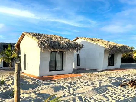 Casita H - a little house by the sea