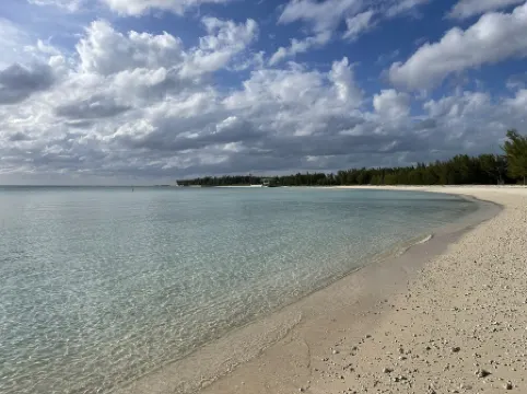 The Xanadu Tradewinds, Home Away to Paradise 8000 sq ft of privacy and a Pool.