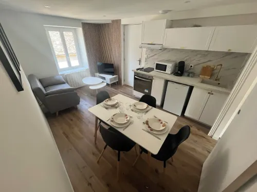 Cosy 2-room apartment Hotels in Dole