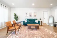 Urban 3BR 7-mins to Oakland Airport Hotels in San Leandro