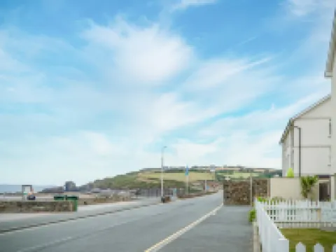 St Bride's Bay View - 3 Bedroom - Broad Haven Hotels in The Havens