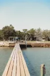 Charming studio with AC , WiFi, and 325 ft fishing pier with fishing lights.