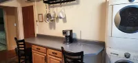 Charming 2-bedroom apartment with equipped kitchen and AC, in Cumberland, MD.
