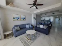 Beach front property Cozy 3-bedroom condo with WiFi, AC, in Puerto Peñasco. - 4-Star