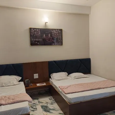 Hotel Shri Balaji Dham, Family Room Near Mathura Railway Station