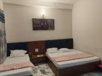 Hotel Shri Balaji Dham, Family Room Near Mathura Railway Station - 발코니