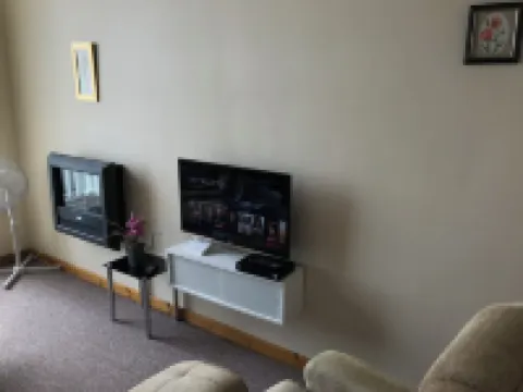 Comfortable  studio apartment Blairmore near Dunoon. Views to Pier & Loch Long. Hotels in Dunoon