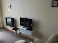 Comfortable  studio apartment Blairmore near Dunoon. Views to Pier & Loch Long. Hotels in Dunoon