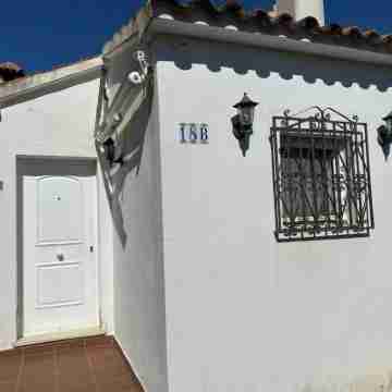 Cozy townhouse near the sea and mountains Hotel Exterior