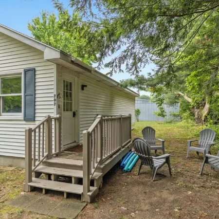 Pet-Friendly Retreat, Walk to Downtown
