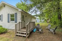Pet-Friendly Retreat, Walk to Downtown