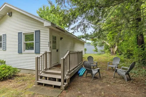 Charming 2-bedroom house in Saugatuck with AC, WiFi, Pet Friendly