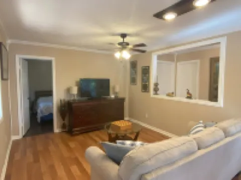 Charming 3-bedroom house with WiFi, AC in tranquil Trinity Hotels in Trinity County