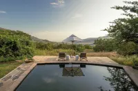 Valley Lodge - Babanango Game Reserve - parking