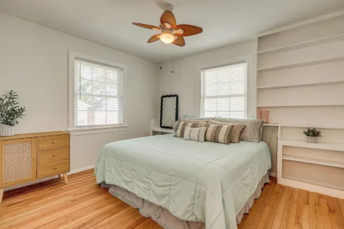 4 Mi to Dtwn Jacksonville: Chic Home w/ Porch!