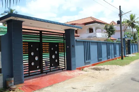 Jaffna Travel & Guest Inn: 3 AC Bedroom housewith free parking Отели в г. Джафна