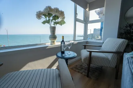 Ocean front 2-bed penthouse apartment in Carrickfergus with stunning views.