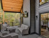 Luxury northwoods lakeside getaway perfect for groups