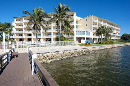 See dolphins from the balcony! Hot tub and pool. Renovated & fully equipped410