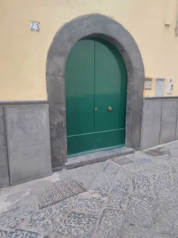 Cozy Holiday Home in the historic center of Meta A few steps from the sea