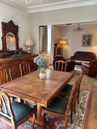 HOUSE 2 BEDROOMS (4people) in TREIGNAC (19 Corrèze) right in the center of the Village Отели в г. Треньяк