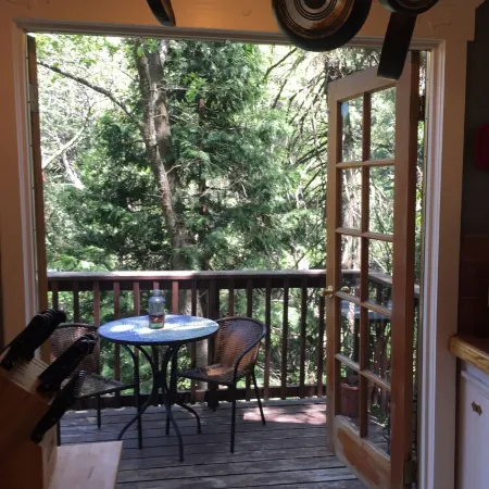 Magic Love Nest - 5 min from village. Stream below.