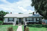 Sanford Story House- Pool, Mini Golf, Arcade and Fire Pit!