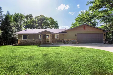 Lakeside Oasis Room for 12!