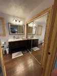 Charming 2-bedroom retreat Chalet Soleil au Lake Pend Oreille!