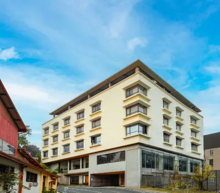 Yashshree Sanderling Mall Road Отели рядом с достопримечательностью «Himalayan Mountaineering Institute»