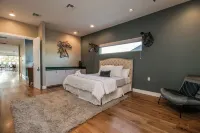 One Of A Kind Spacious Luxury Old Town Loft!