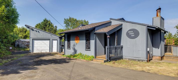 < 1 Mi to Port of Alsea: Inviting Gem w/ Views! Hotels in Waldport